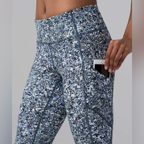 lululemon athletica Pants - Lululemon Chase Me Crop SW Leggings Seawheeze Pattern Size 8 High Rise Cropped